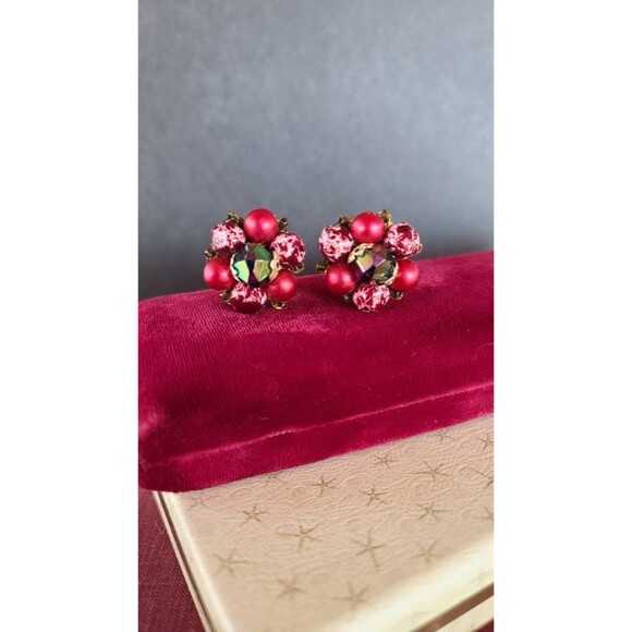 Hong Kong Beaded Clip-on Earrings - Picture 3 of 10